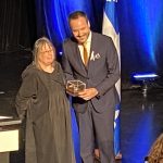 La réalisatrice Helen Doyle et le Ministre Mathieu Lacombe, lors de la cérémonie des Prix du Québec 2025 © Helen Doyle